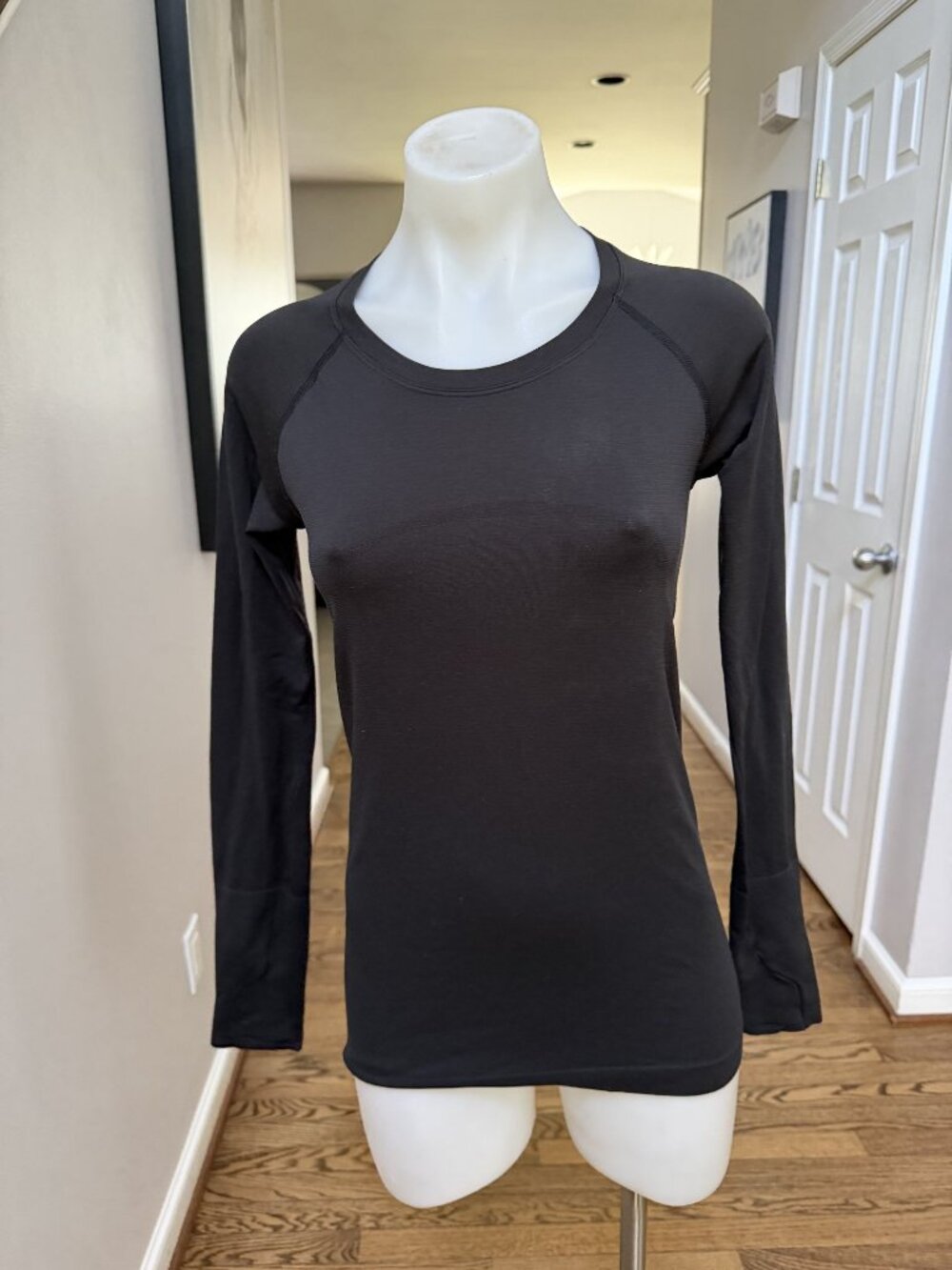 Lululemon Swiftly Tech Long Sleeve Black Size 6